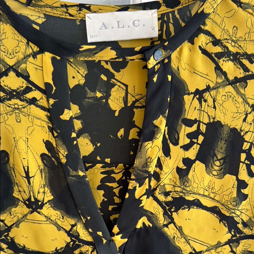 A.L.C. Black and Gold Patterned Blouse XS 100% Washed Silk - Picture 11 of 13